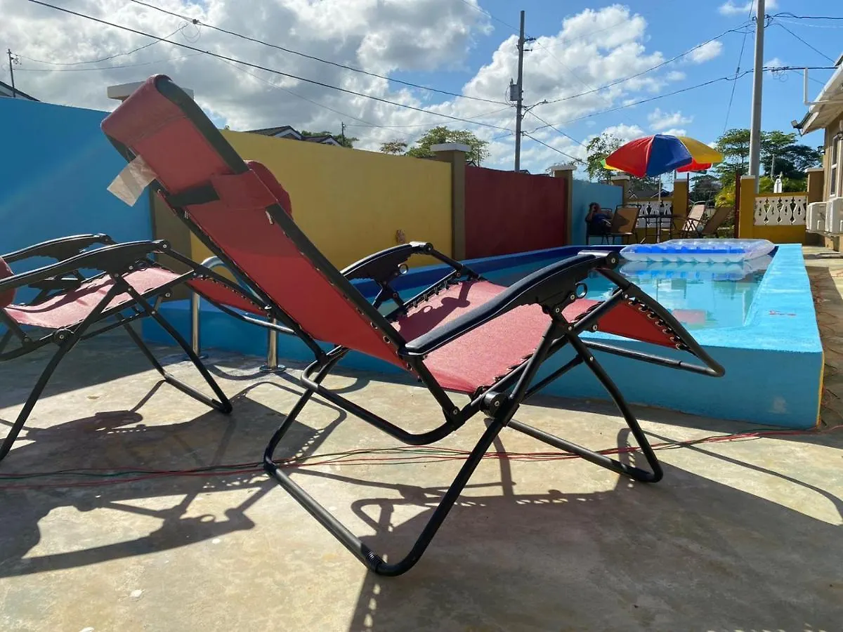 Paradise Villa Shared Onsite Private Pool Onsite Gym Ocho Rios Homestay