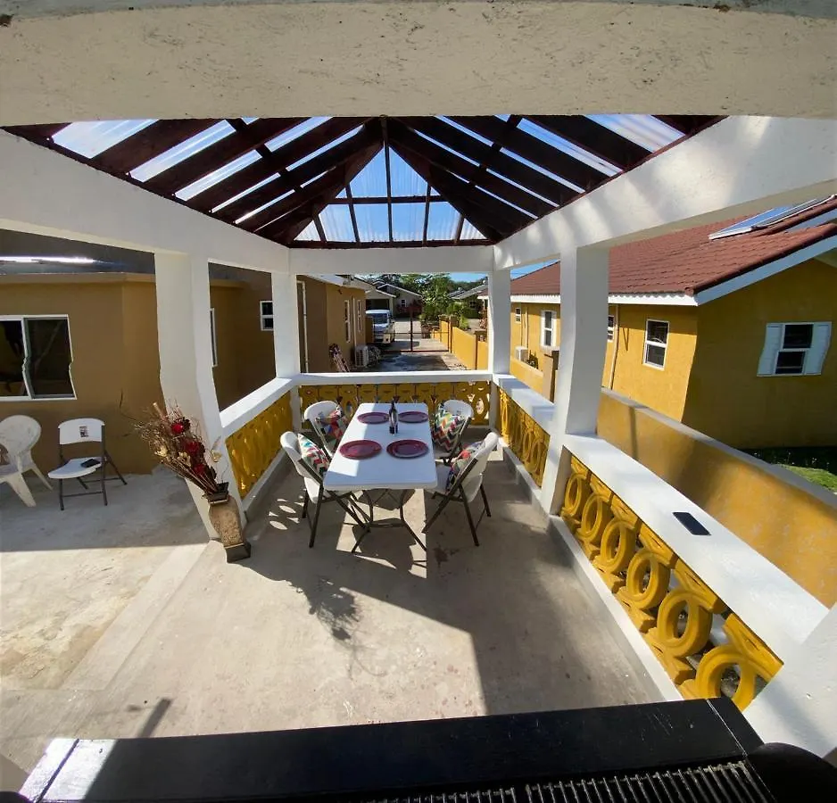 Paradise Villa Shared Onsite Private Pool Onsite Gym Ocho Rios Homestay